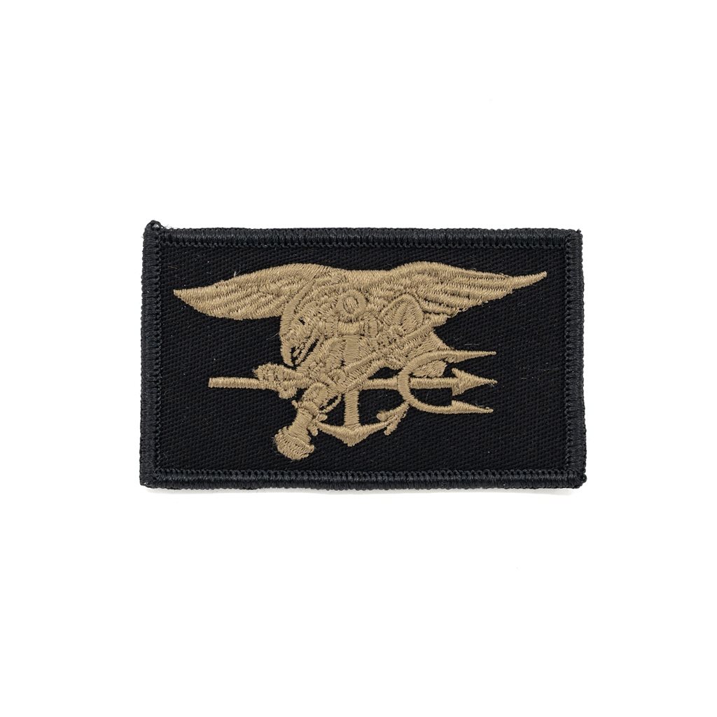 Nášivka NAVY SEAL velcro s COYOTE výšivkou ČERNÁ