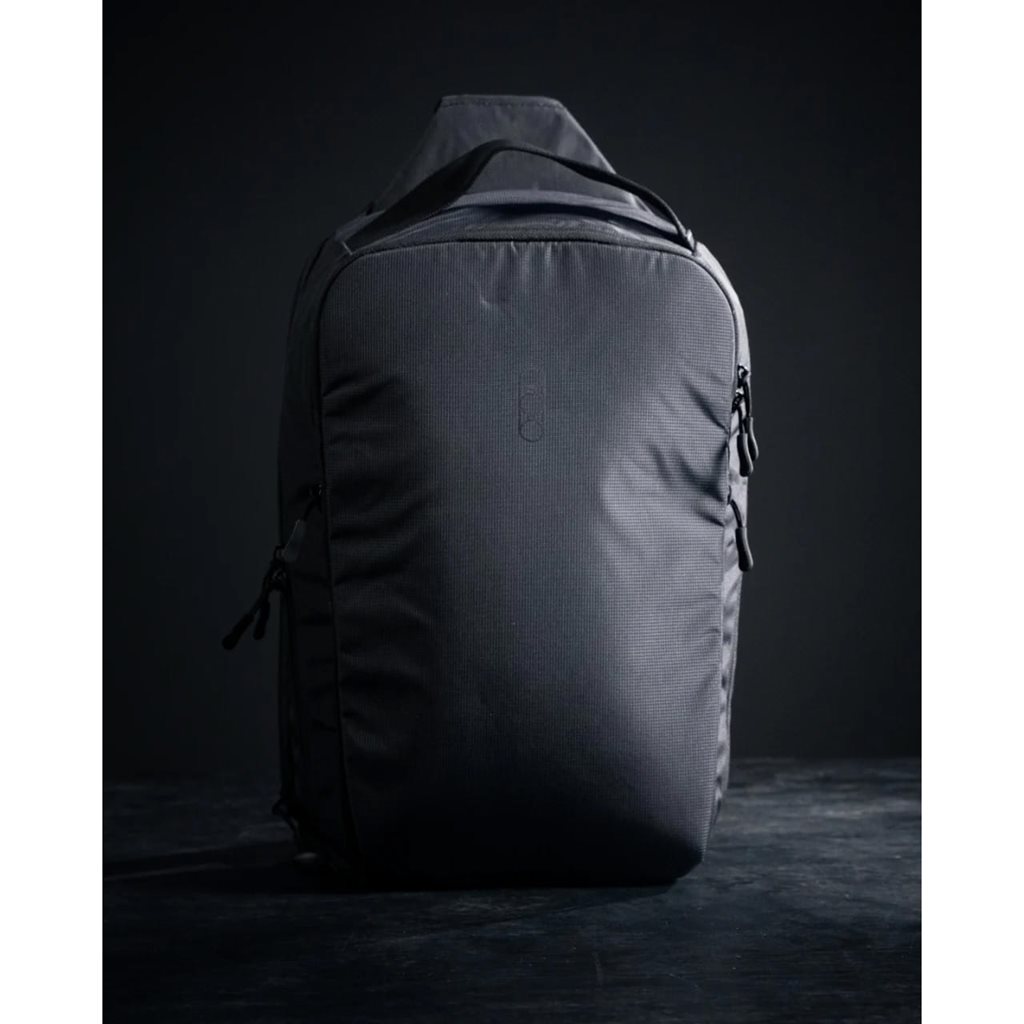 Batoh přes rameno FADE SLING XL ČERNÝ