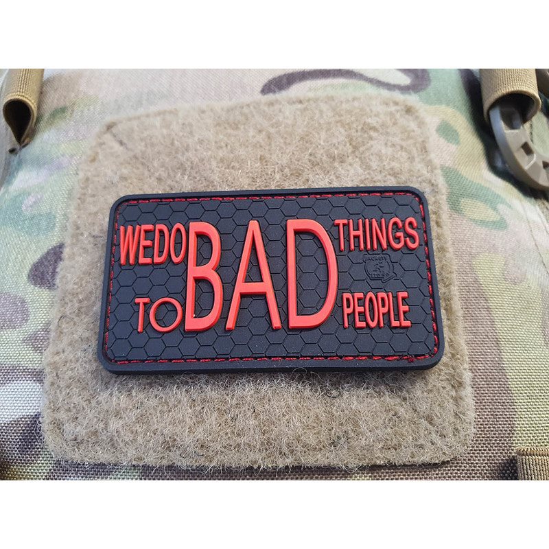Levně JACKETS TO GO nášivka WE DO BAD THINGS plast ČERNÁ/ČERVENÁ