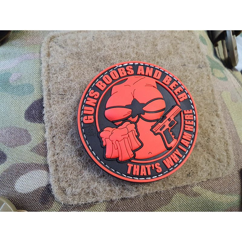 Levně JACKETS TO GO nášivka GUNS BOOBS AND BEER velcro plast ČERNÁ/ČERVENÁ