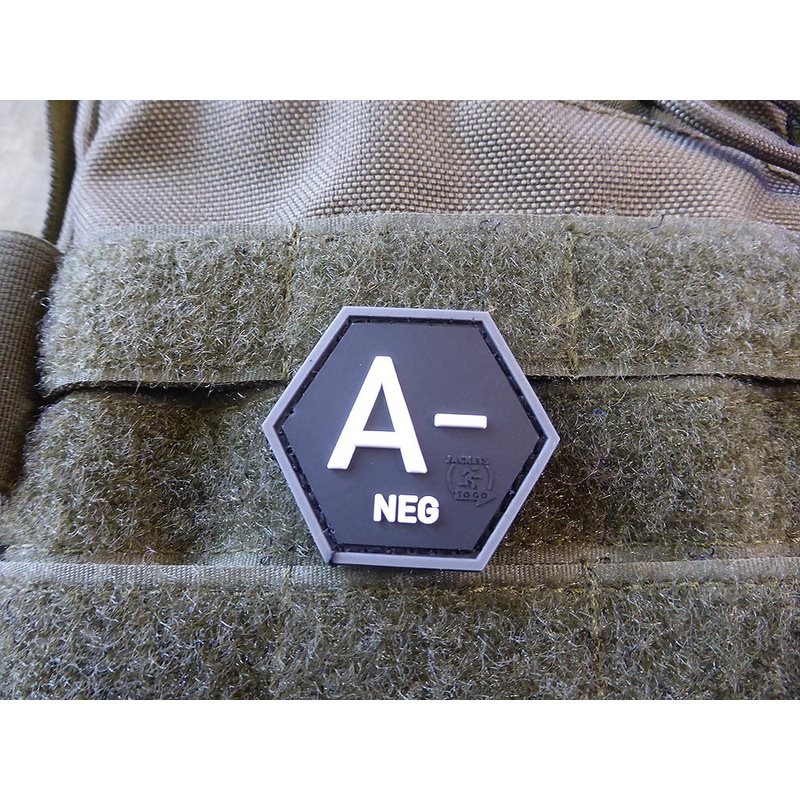 Levně JACKETS TO GO nášivka hexagon krev A NEG plast ČERNÁ SWAT