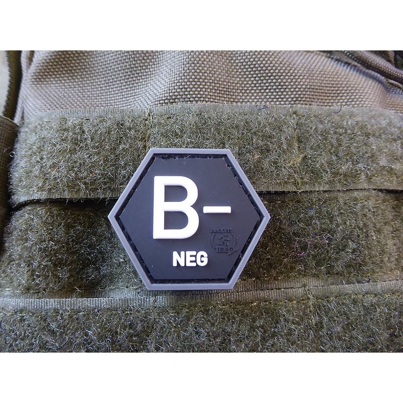 Levně JACKETS TO GO nášivka hexagon krev B NEG plast ČERNÁ SWAT