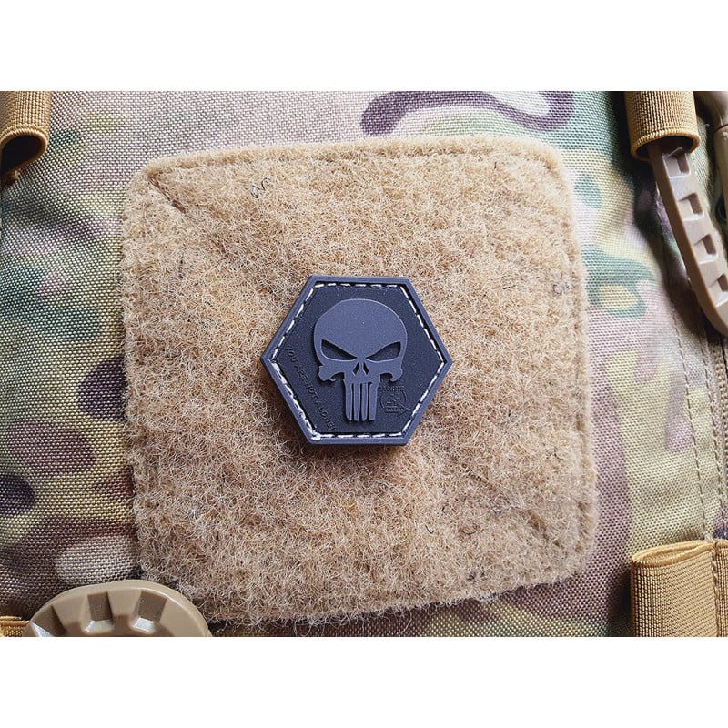 Levně JACKETS TO GO nášivka PUNISHER hexagon velcro plast ČERNÁ