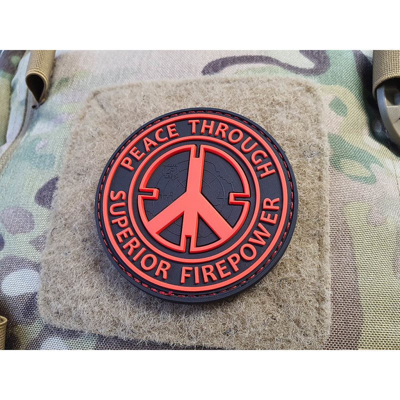 Levně JACKETS TO GO nášivka PEACE THROUGH SUPERIOR FIREPOWER plast velcro ČERNÁ/ČERVENÁ