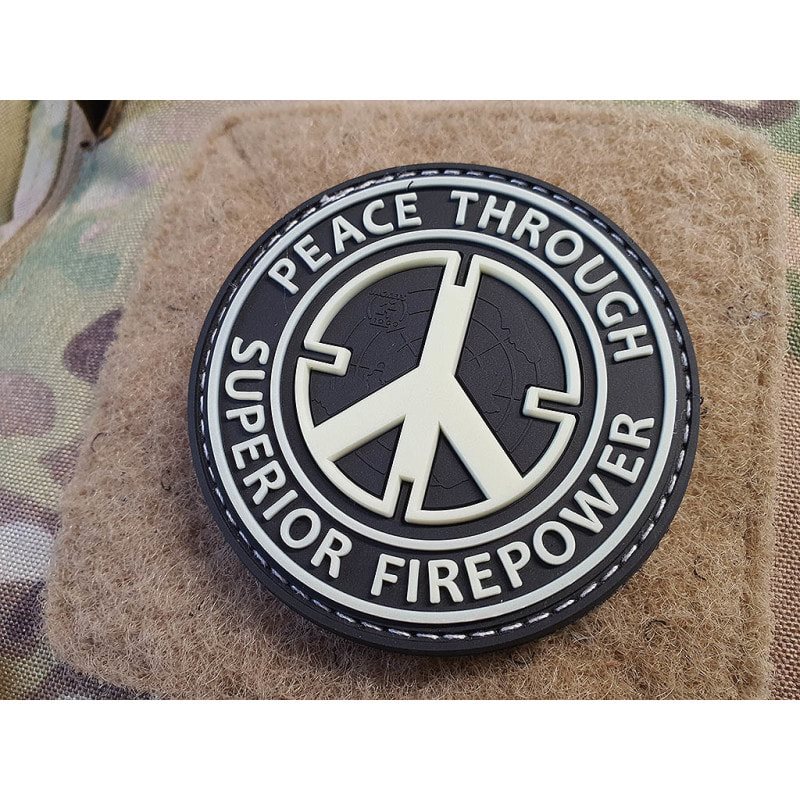Levně JACKETS TO GO nášivka PEACE THROUGH SUPERIOR FIREPOWER plast velcro GLOW IN THE DARK