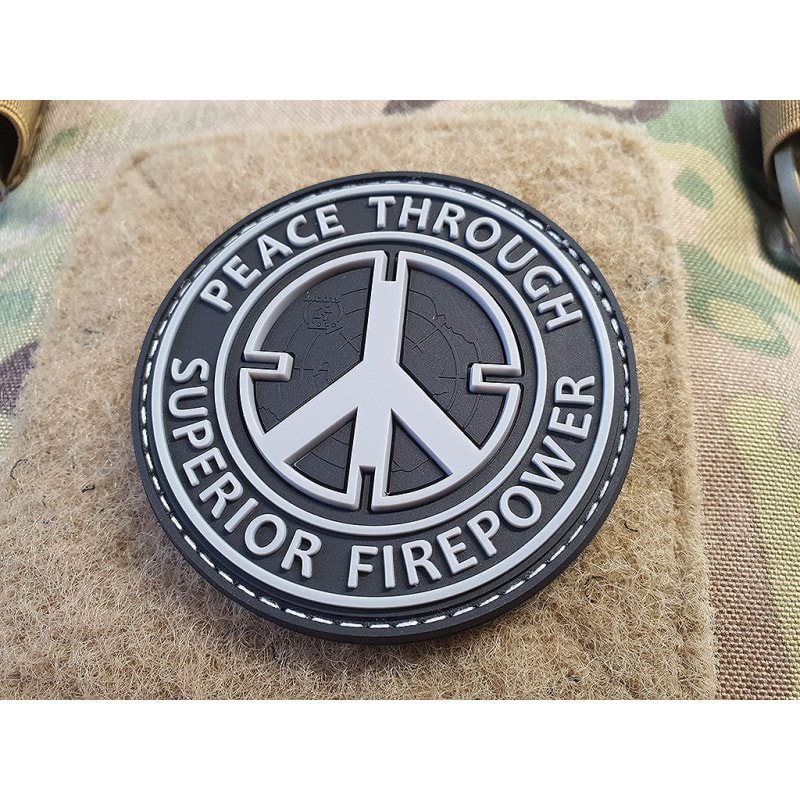 Levně JACKETS TO GO nášivka PEACE THROUGH SUPERIOR FIREPOWER plast velcro SWAT