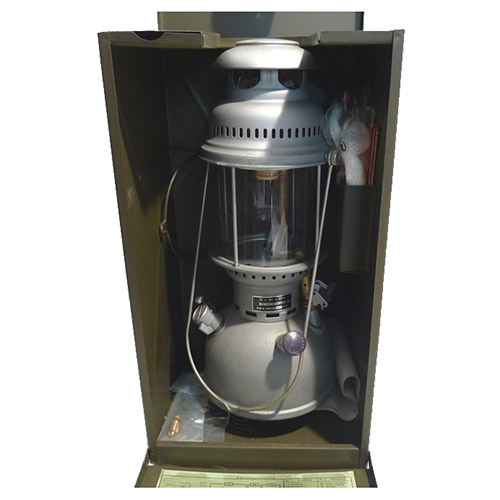 Lampa petrolejová BW PETROMAX originál v plechové přepravní bedně použitá