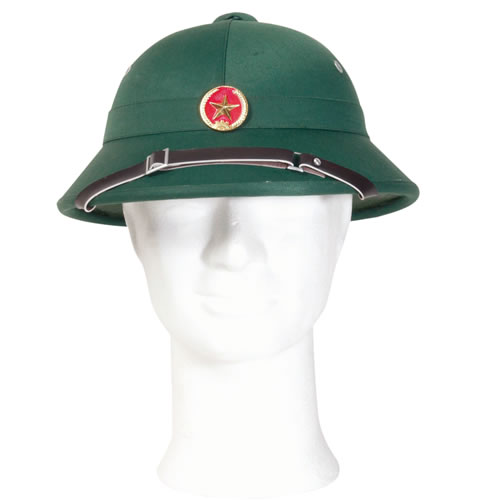 Levně MIL-TEC helma VIETCONG TROPIC s odznakem ZELENÁ