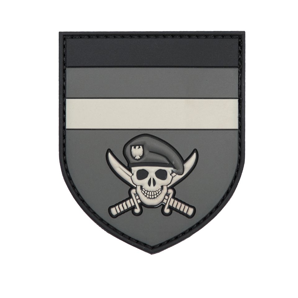 Levně 101INC nášivka plastová 3D štít s lebkou COMMANDO šedočerná