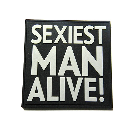 Levně JACKETS TO GO nášivka SEXIEST MAN ALIVE! plast ČERNÁ/ŠEDÁ