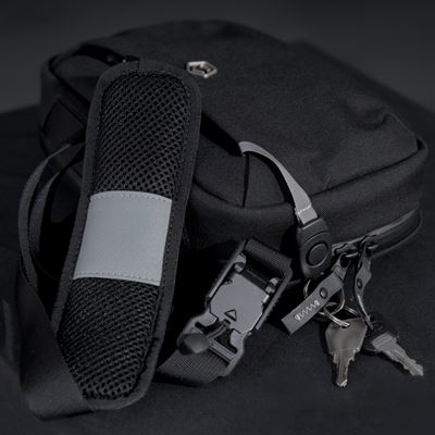 Taška přes rameno CONSUL SLING ČERNÁ
