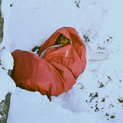 Nouzový vak pro jednu osobu SURVIVAL BAG SINGLE ČERVENÝ
